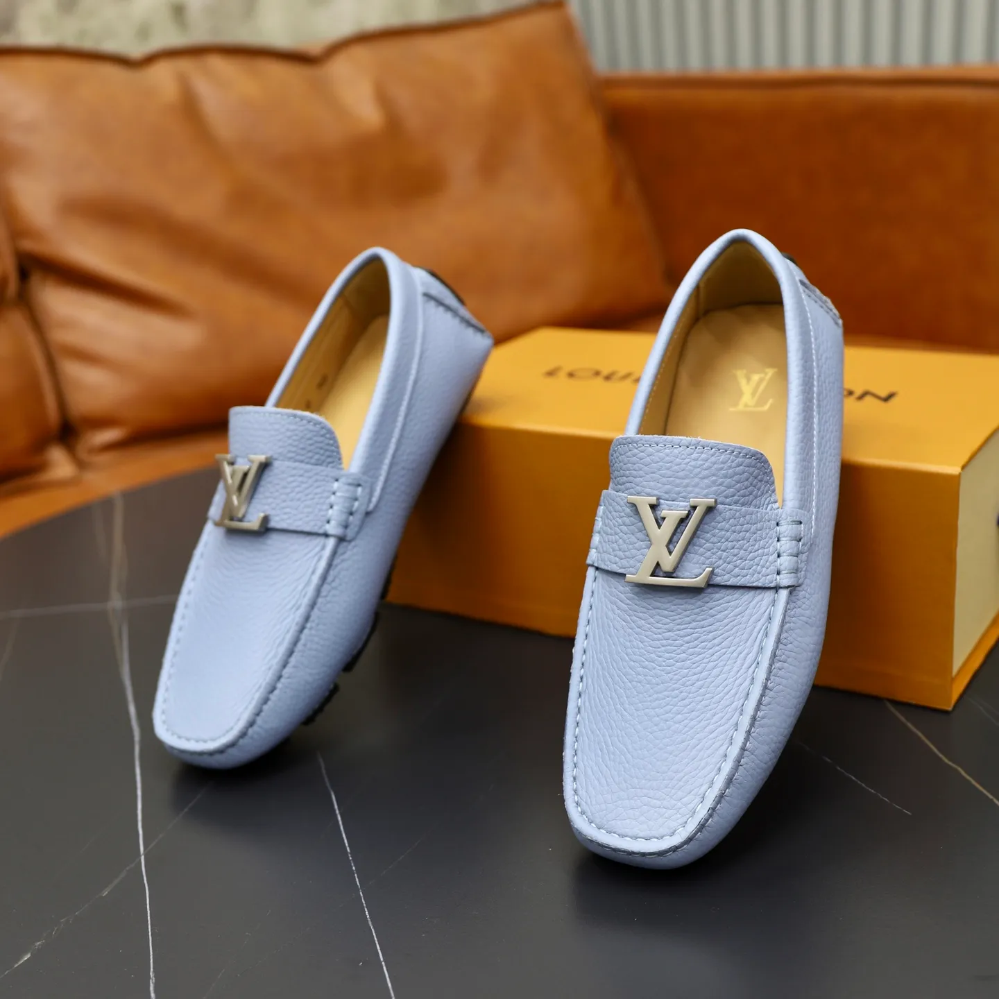 Ex-factory price: 480💰【LV】Louis Vuitton ⚠️High-end men’s driving and pedal series ⚠️38-44 (customized for 45) ⚠️All original cowhide leather! Thick and soft! Made entirely of calfskin lining! Rubber sheet anti-slip beanie sole! Three-dimensional package technology! Fashionable and classic! Handicrafts! Original high quality! Feel free to compare!